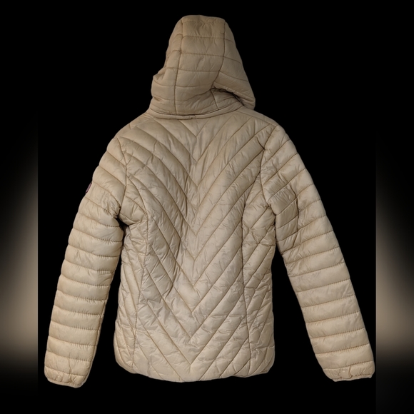 Tan winter coat with zip off hood, pink pocket zippers and faux fur lining - Picture 3 of 6